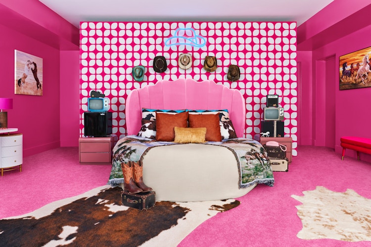 A bedroom in the Barbie's Malibu Dreamhouse Airbnb listing