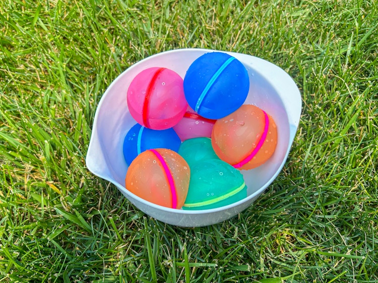 a bowl full of reusable water balloons 