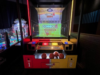 connect 4 hoops arcade game at dave and busters