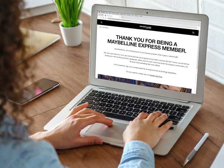 person on laptop looking at maybelline express program website