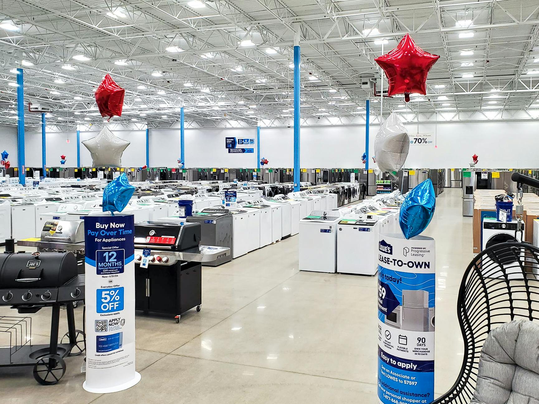 The inside of a Lowes Outlet store