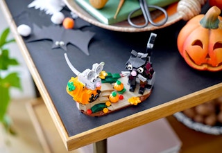 amazon lego halloween set 2023 2 1690977617 1690977617