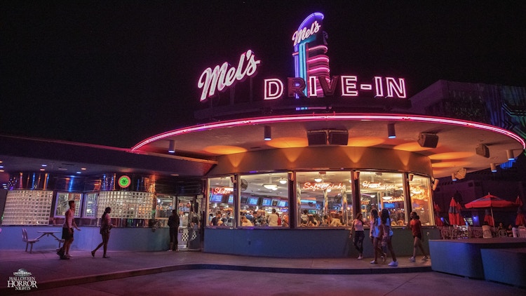 Mel's Die in Diner