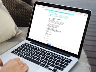 a person looking at the pyrex collectors website