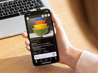 someone looking up vintage Pyrex sets on Etsy